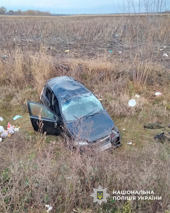 ДТП в Золотоношском районе: автомобиль слетел в кювет, пострадали два человека
