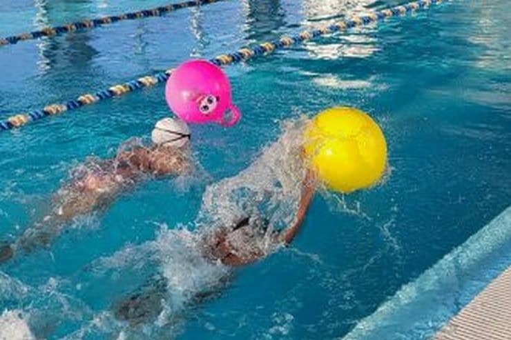 Как тренируются юные золотоношские пловцы