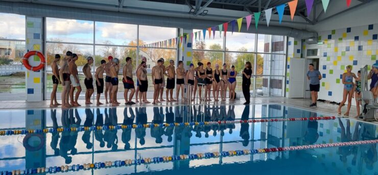 Как тренируются юные золотоношские пловцы