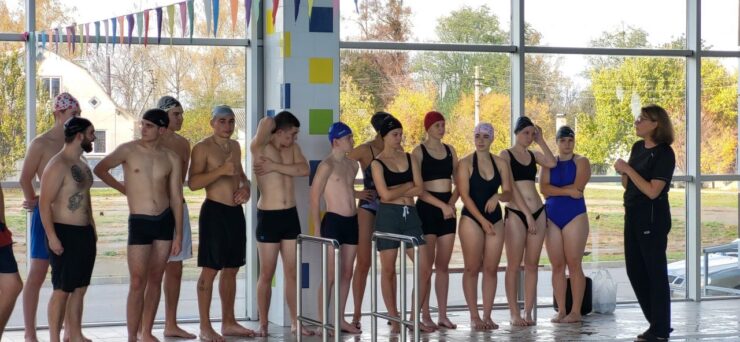 Как тренируются юные золотоношские пловцы