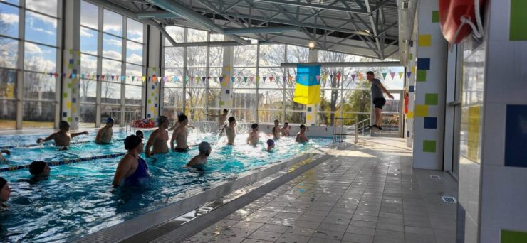 Как тренируются юные золотоношские пловцы