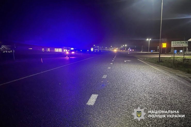 ДТП в Золотоніському районі: автомобіль збив 36-річного пішохода, який згодом помер в лікарні