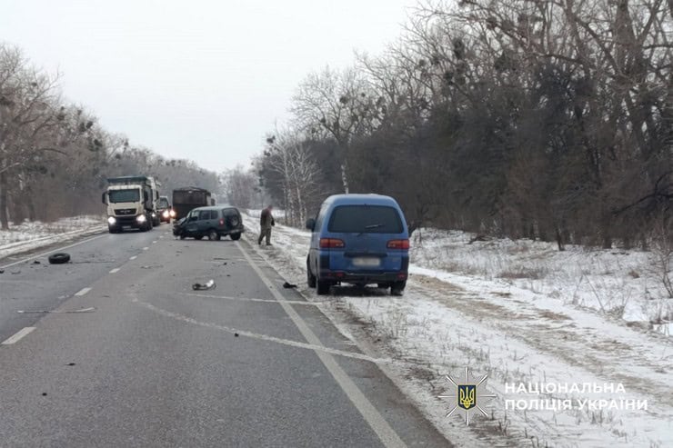 Потрійна ДТП поблизу Золотоноші: постраждали 11 людей