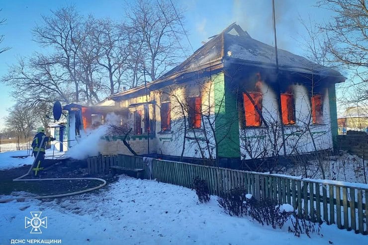 Пожежа в Золотоніському районі забрала життя жінки і повністю знищила будинок