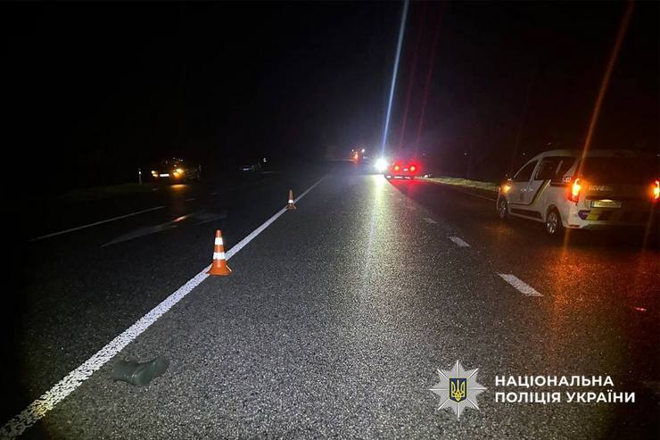 Смертельна ДТП поблизу Золотоноші: водій автомобіля Tesla збив насмерть чоловіка-пішохода