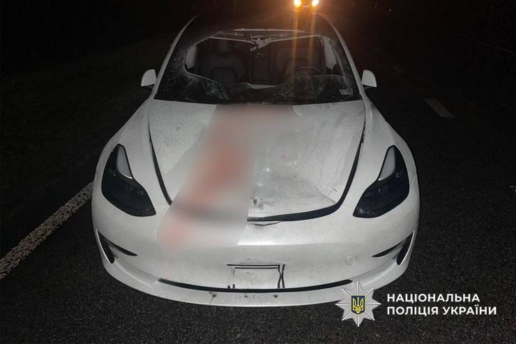 Смертельна ДТП поблизу Золотоноші: водій автомобіля Tesla збив насмерть чоловіка-пішохода